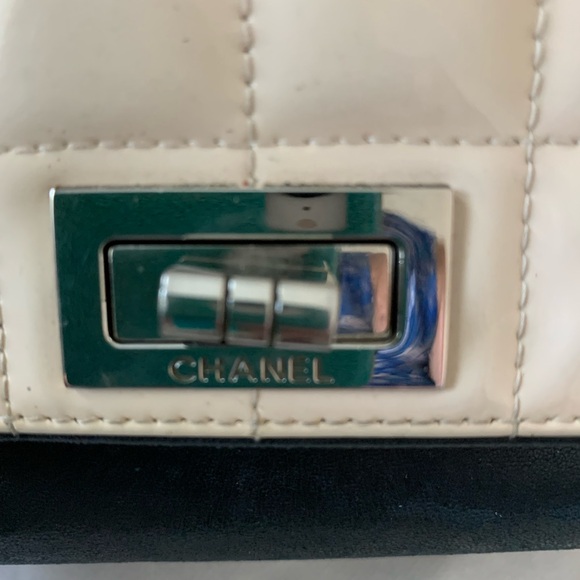 CHANEL Vintage Chocolate Bar Shoulder Bag Black & Cream Good Condition - Picture 3 of 14